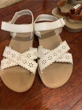 Gymboree White Floral Cutout Strap Sandals